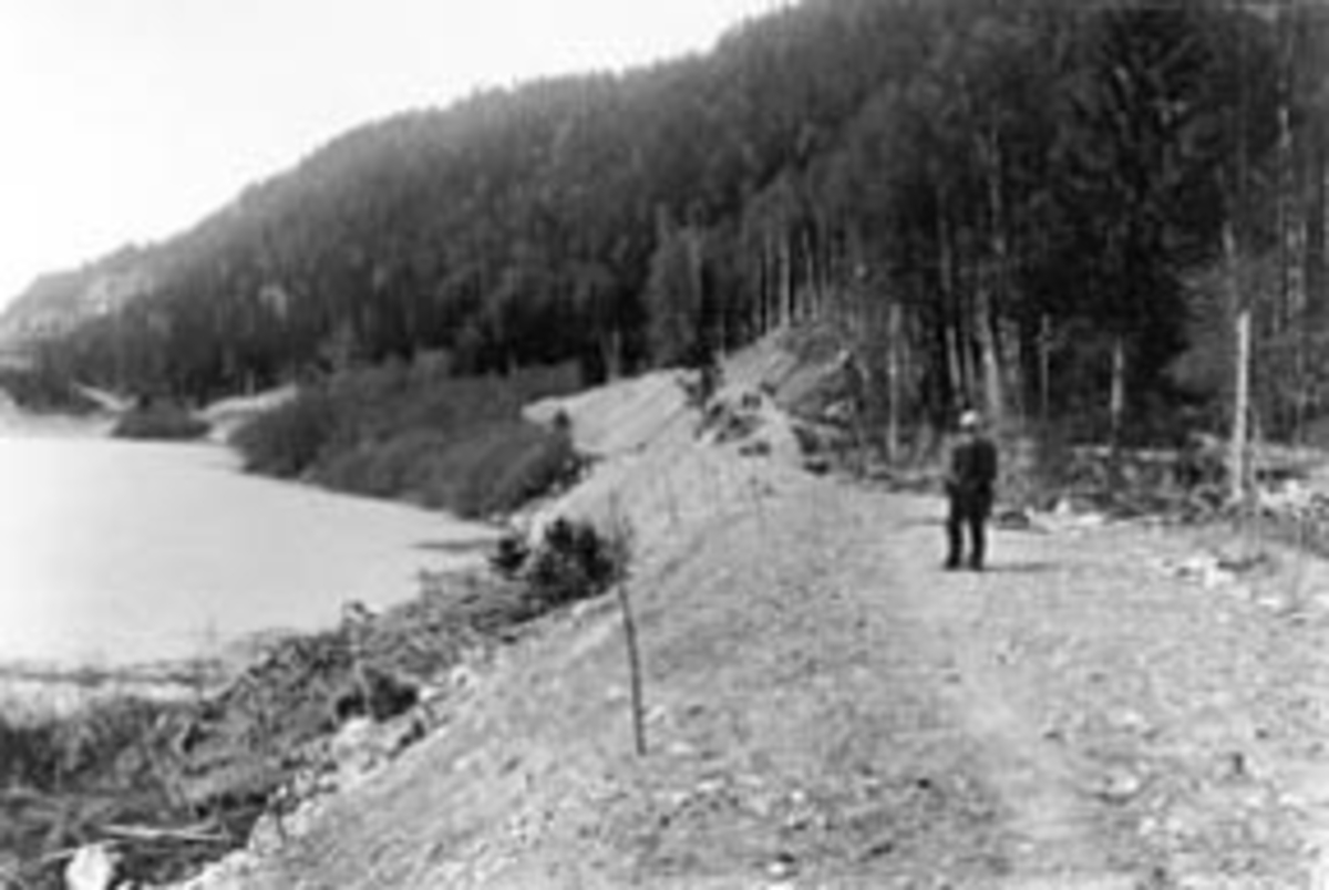Anno Domkirkeodden, Jernbaneutbygging, anleggsarbeid, fylling for jernbanespor, sprengt gjennom fjellet, før jernbaneskinner ble lagt, nord for Berg gård, Brøttum, Ringsaker.