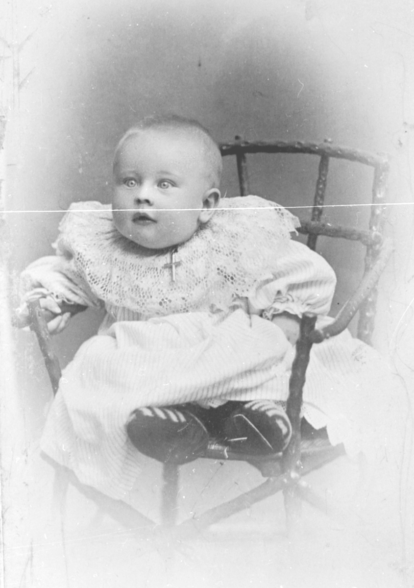 Anno Domkirkeodden, Jørgen Engen f.1901, her 7 måneder gammel. Lismarka, Ringsaker. Julie Hovdehaugens bror.