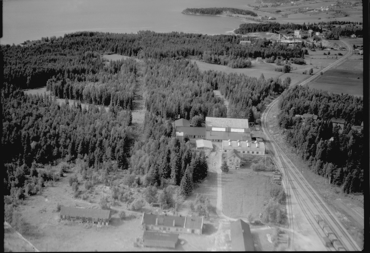 Widerøes Flyveselskap A/S, Flyfoto av Edv. Bjørneruds fabrikk i Moelv.