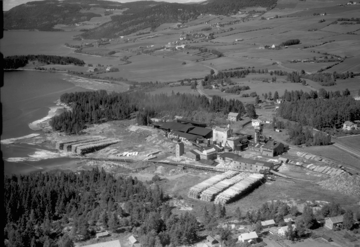 Widerøes Flyveselskap A/S, Flyfoto av Moelven Cellulose med Ringsbygda, Ringsaker.