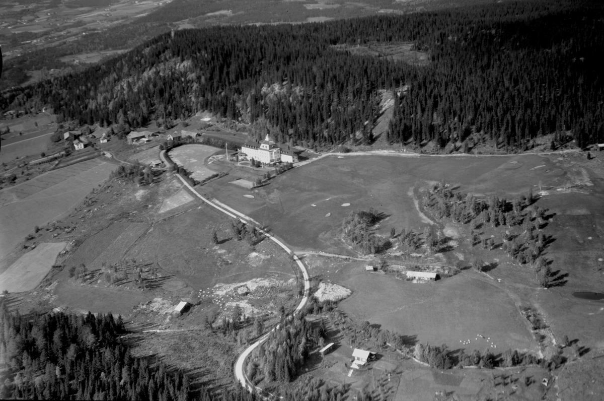 Anno Domkirkeodden, Flyfoto av Høsbjør turisthotell, Furnes, Ringsaker.
