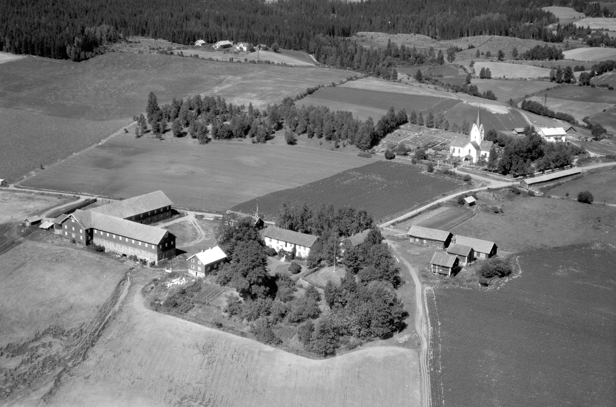 Anno Domkirkeodden, Flyfoto av Flisaker gård, Ringsaker. Veldre kirke.