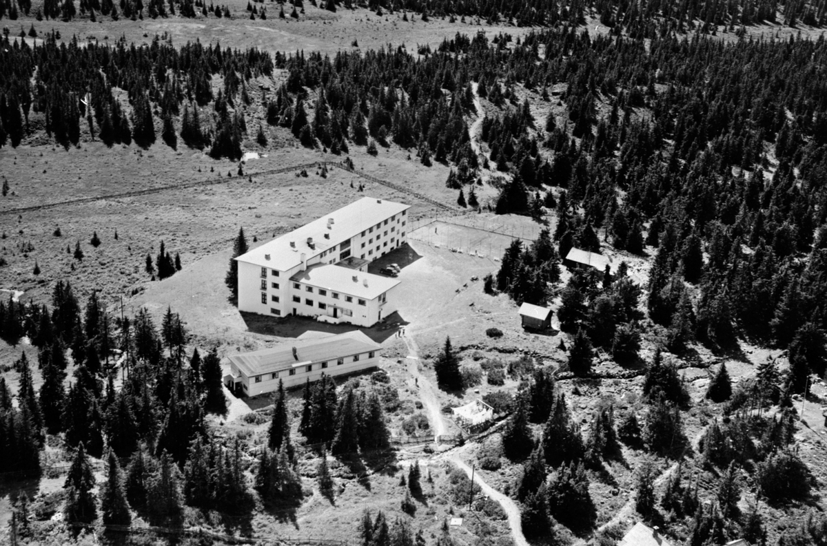 Anno Domkirkeodden, Flyfoto av Sjusjøen høyfjellshotell , Ringsakerfjellet.