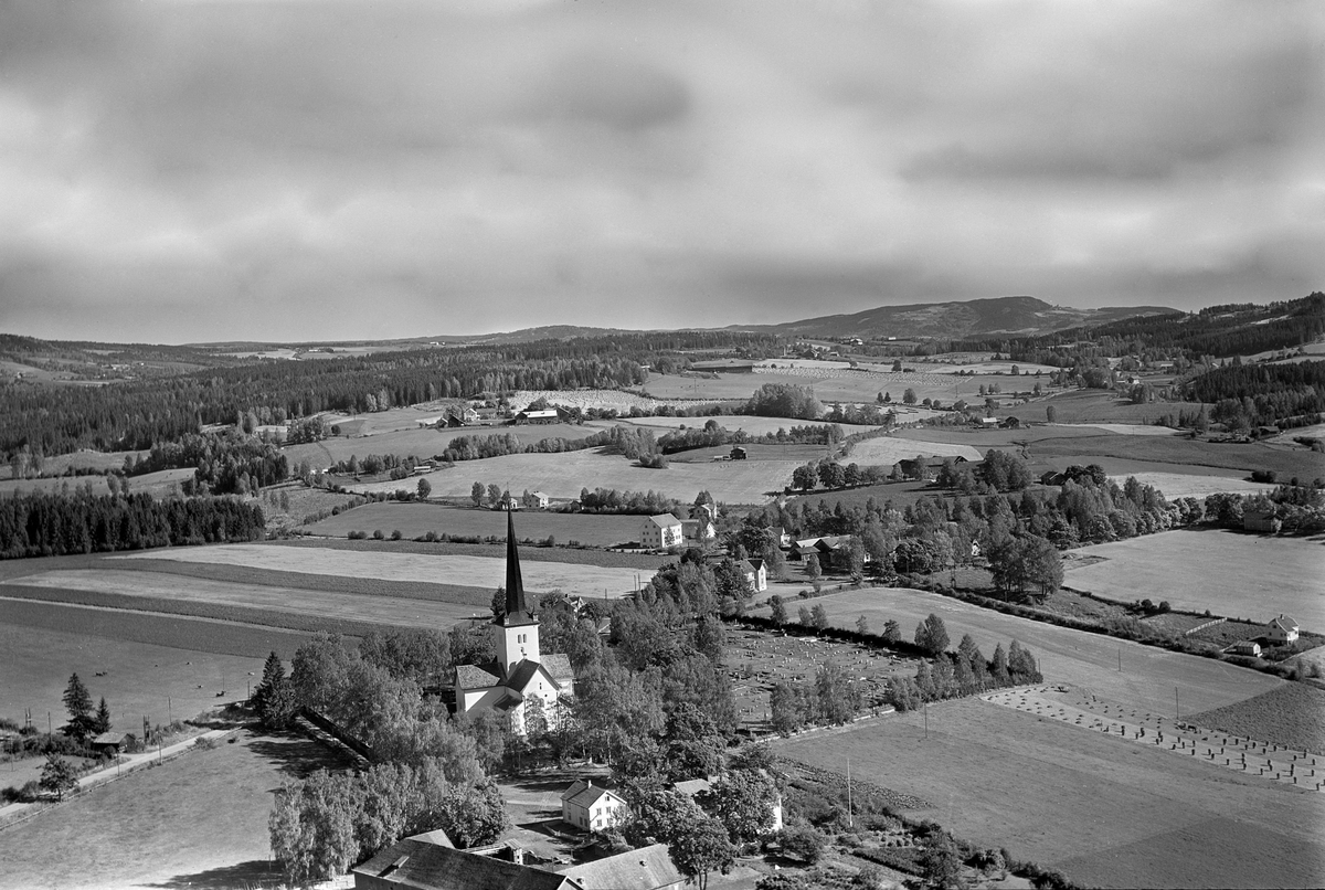 Anno Domkirkeodden, Flyfoto av Ringsaker kirke og landskapet rundt.