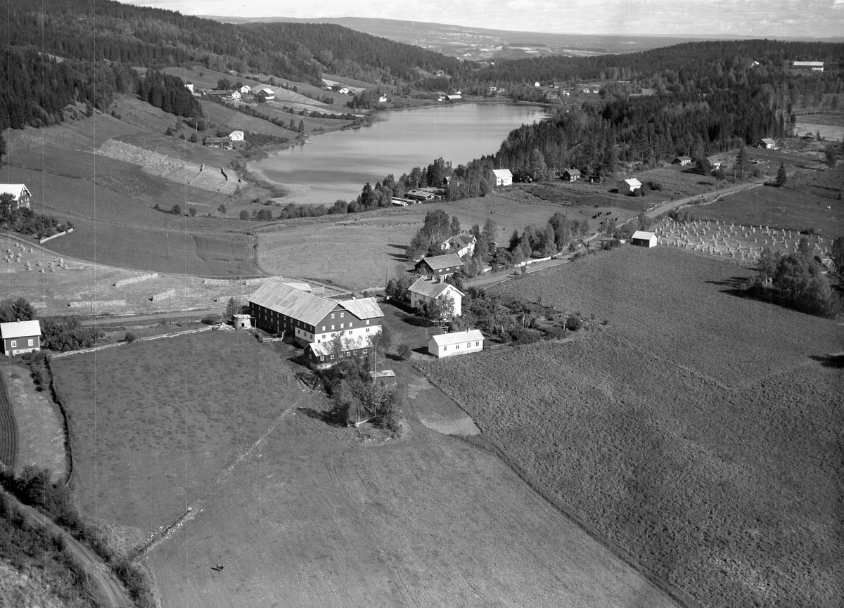 Anno Domkirkeodden, Flyfoto av Presterud, Stavsjø, Hedmark. Stavsjøen i bakgrunn.