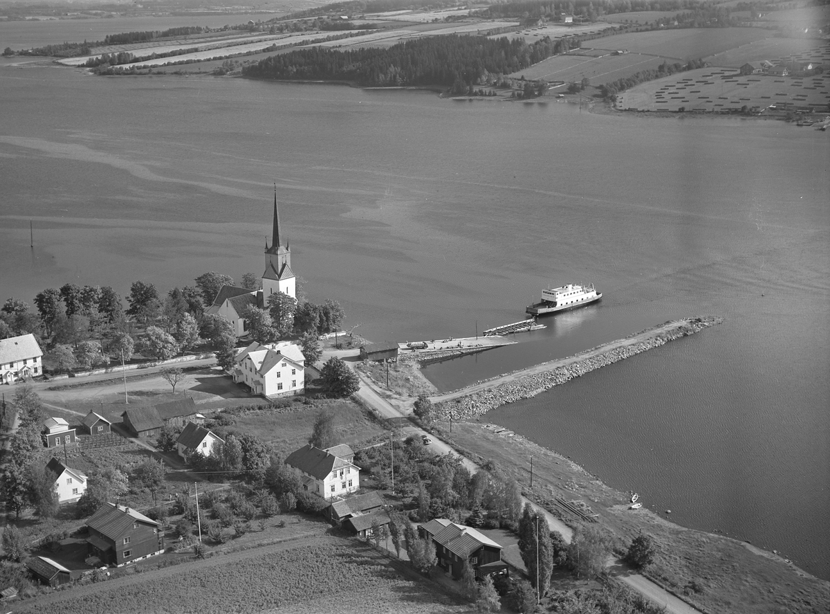 Anno Domkirkeodden, Flyfoto, Tingnes, Nes kirke, Hamar-Kapp fergen legger til, brygge, Nessundet bru påbegynt, Nes, Hedmark.