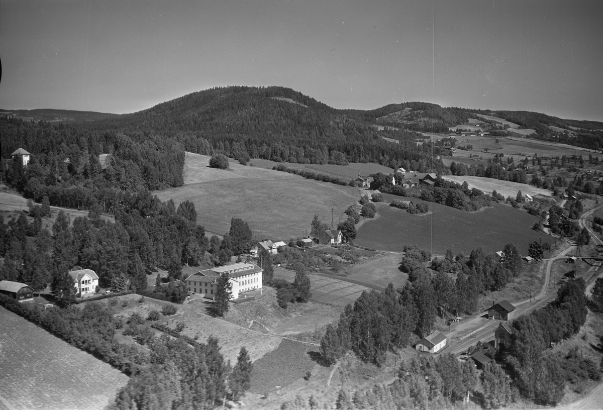 Anno Domkirkeodden, Flyfoto av Ringsaker Folkehøgskole. Landskap.
