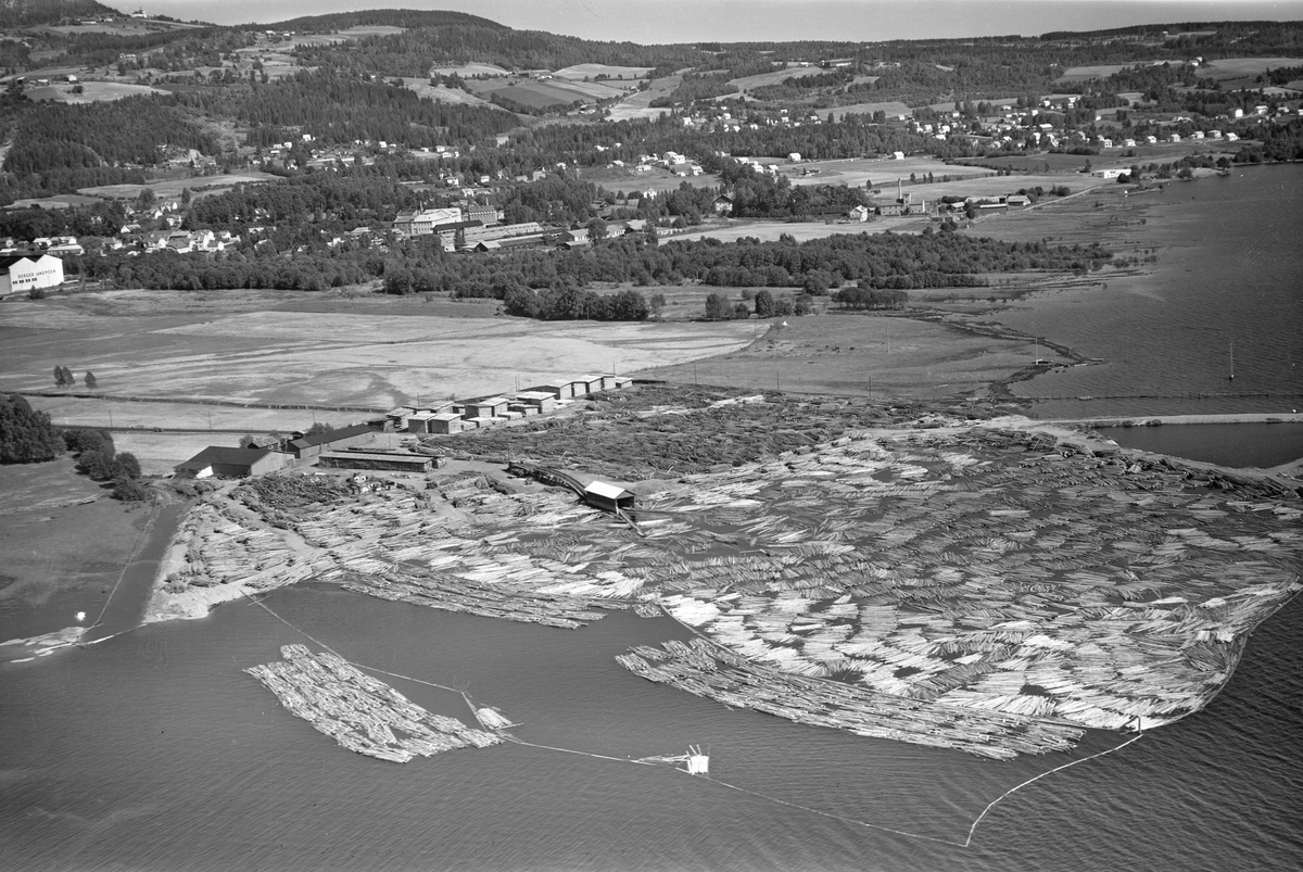 Anno Domkirkeodden, Flyfoto av Strandsaga, Brumunddal. Tømmer.