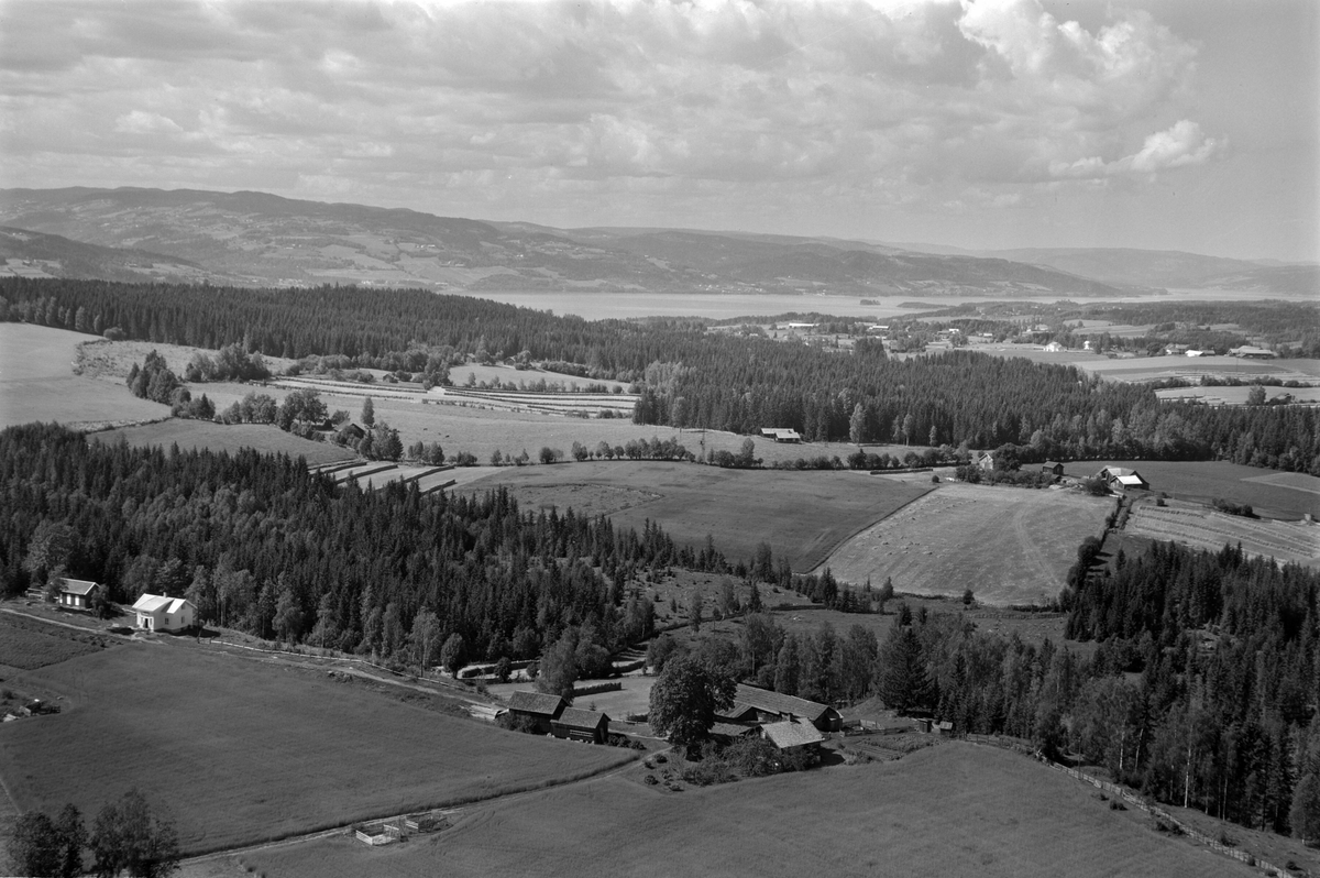 Widerøes Flyveselskap A/S, Flyfoto av Haga nedre, Gaupen, Ringsaker.