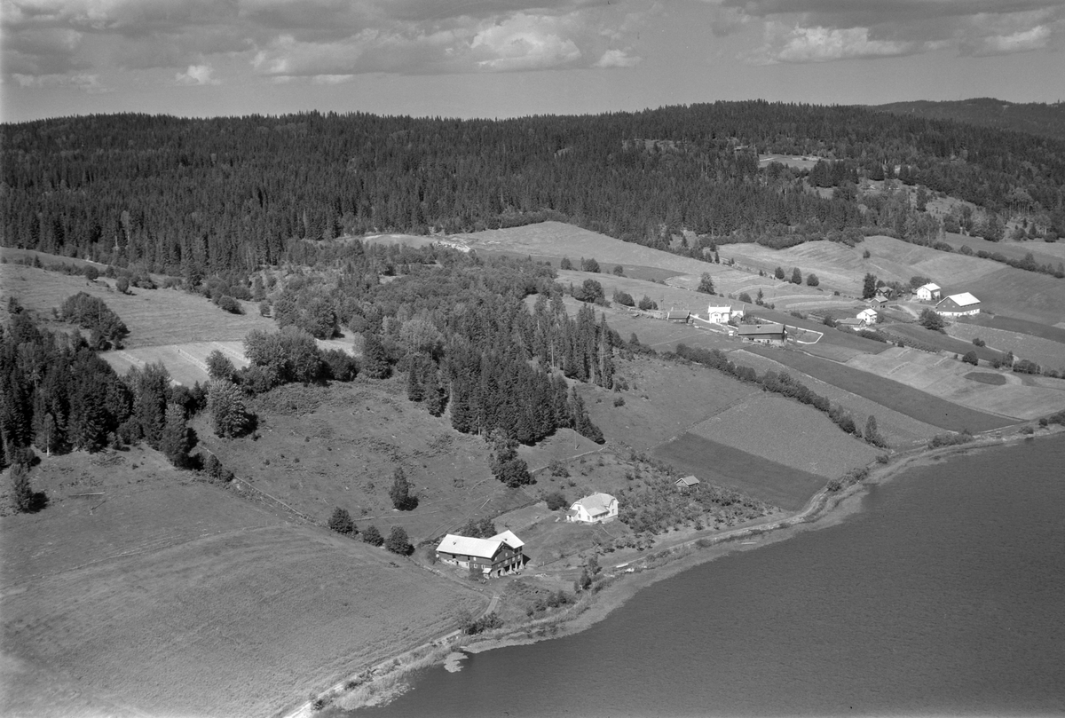 Widerøes Flyveselskap A/S, Flyfoto av Rognstad og Thorud ved Stavsjøen, Hedmark.