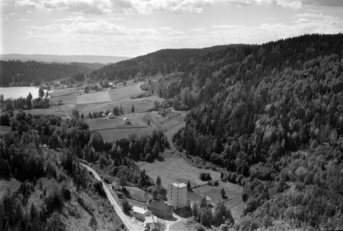 Widerøes Flyveselskap A/S, Flyfoto av Dal Mølle, Grøtlitjernet, Nes, Hedmark.