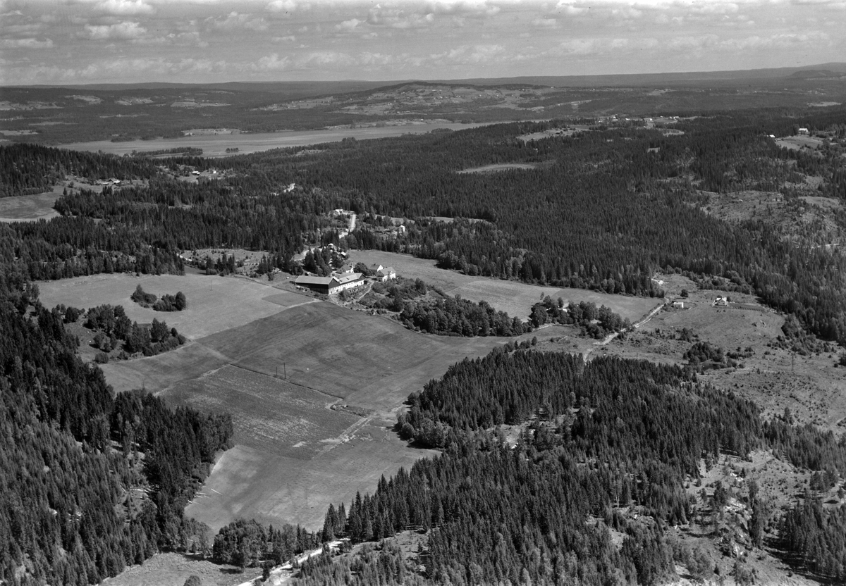 Widerøes Flyveselskap A/S, Flyfoto av Lier gard, Ring, Ringsaker.