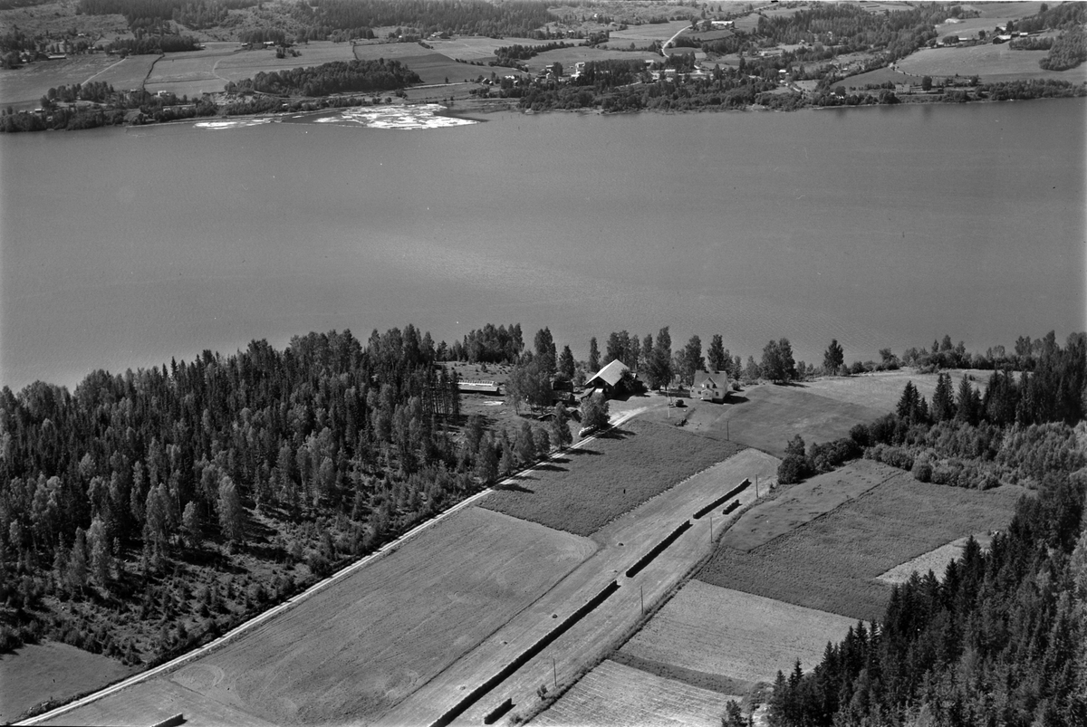 Widerøes Flyveselskap A/S, Flyfoto av Fjordnes gard, Brøttum, Ringsaker.