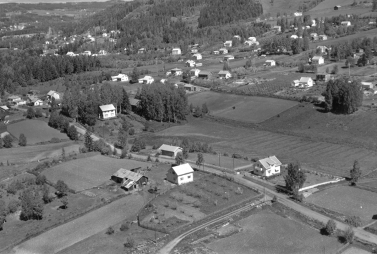 Widerøes Flyveselskap A/S, Flyfoto av Kongsvegen, Smeby, Brumunddal.