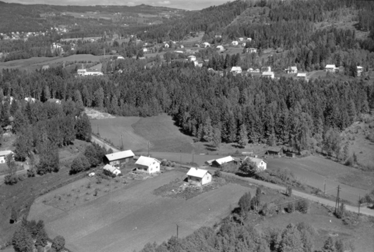 Widerøes Flyveselskap A/S, Flyfoto av Kongsvegen, Møllerstuen, Brumunddal.