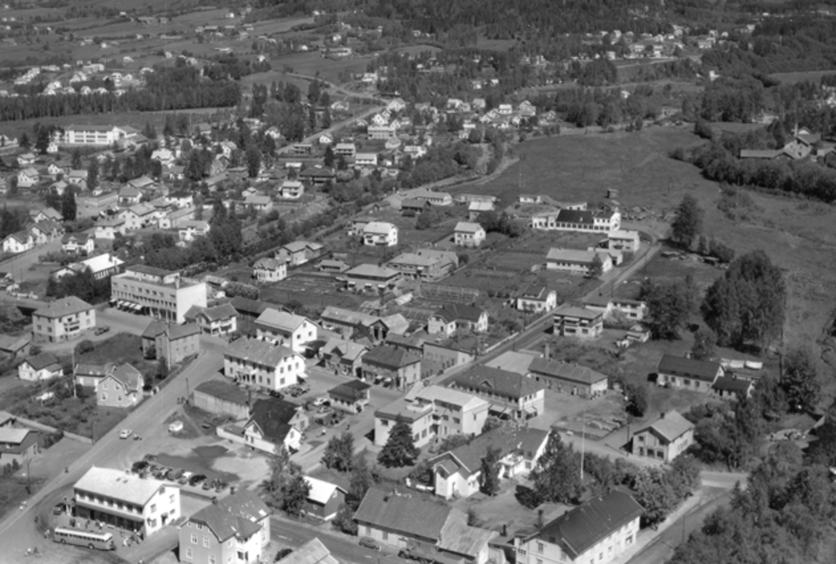 Widerøes Flyveselskap A/S, Flyfoto av Brumunddal sentrum.