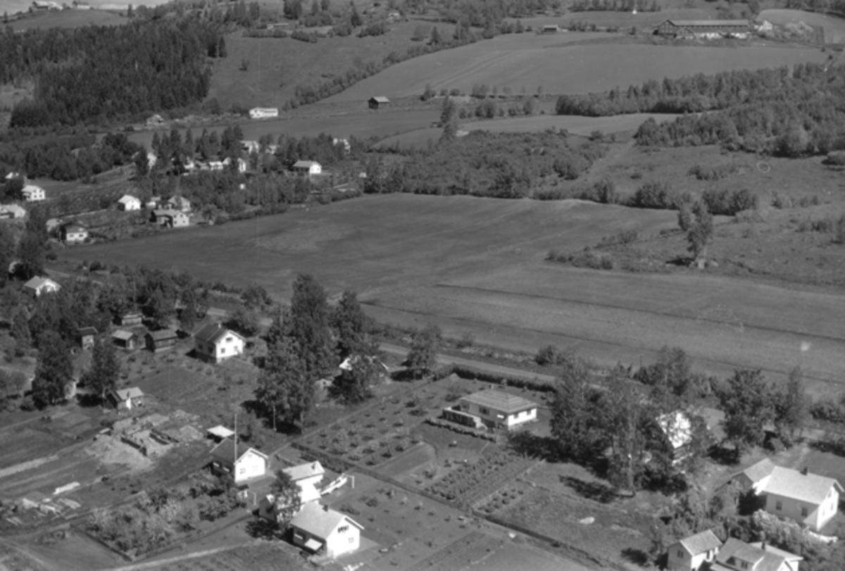 Widerøes Flyveselskap A/S, Flyfoto av Furnesvegen, Kongelhol, Mørkvedjordet, Brumunddal.