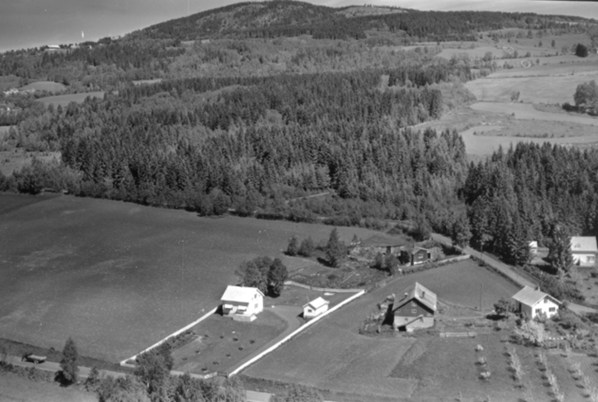 Widerøes Flyveselskap A/S, Flyfoto av bebyggelse, Stenbekk, Høsbjøråsen, Brumunddal.