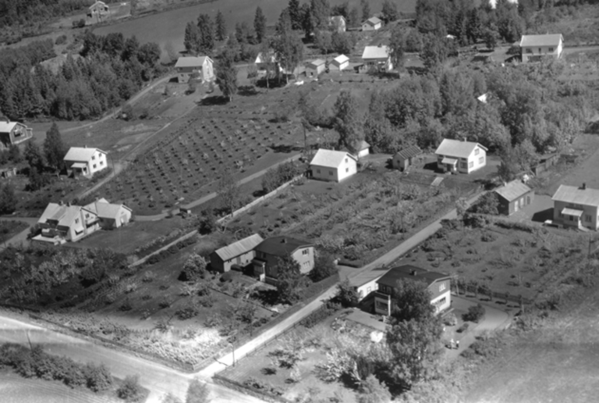Widerøes Flyveselskap A/S, Flyfoto av Furnesvegen, Tørudhagan, Kongelhol, Brumunddal.