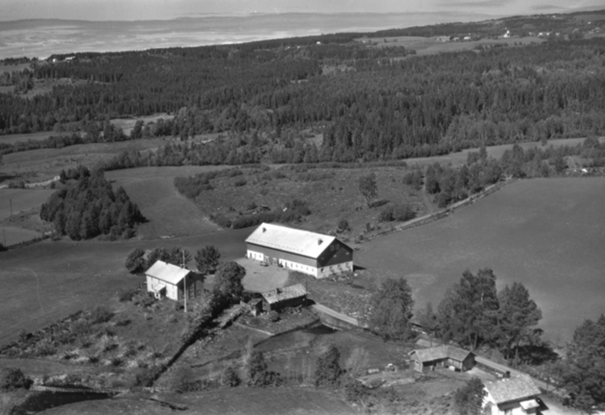 Widerøes Flyveselskap A/S, Flyfoto av ukjent gard, Ringsaker.