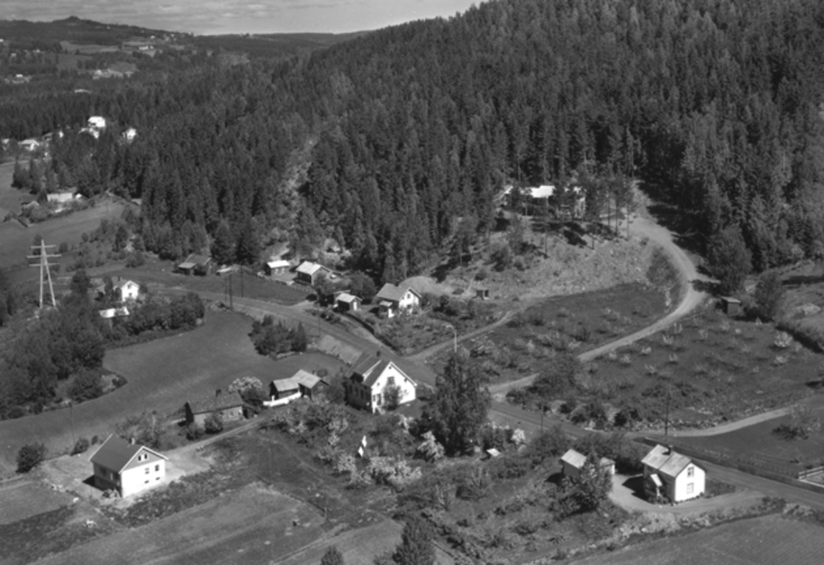 Widerøes Flyveselskap A/S, Flyfoto av bebyggelse, Tørudvegen, Brumunddal.