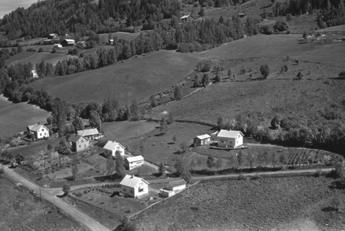 Widerøes Flyveselskap A/S, Flyfoto av bebyggelse, Nordåsvegen, Brumunddal.