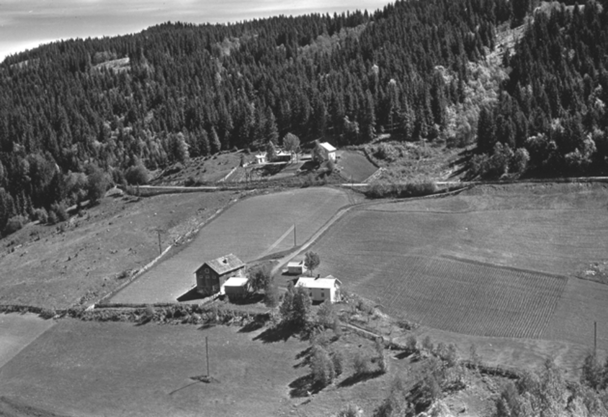 Widerøes Flyveselskap A/S, Flyfoto av Engeskaug, Brumunddal.