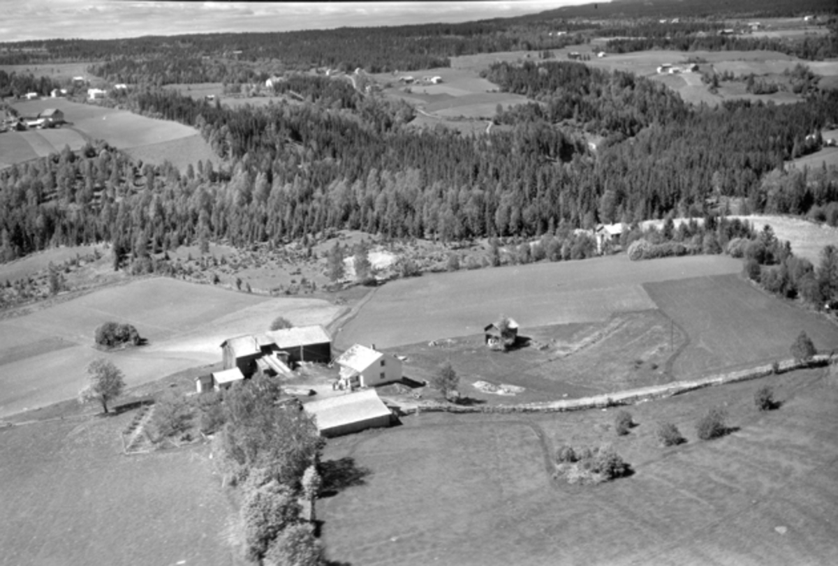 Widerøes Flyveselskap A/S, Flyfoto av Dalseng gård, Brumund, Ringsaker.