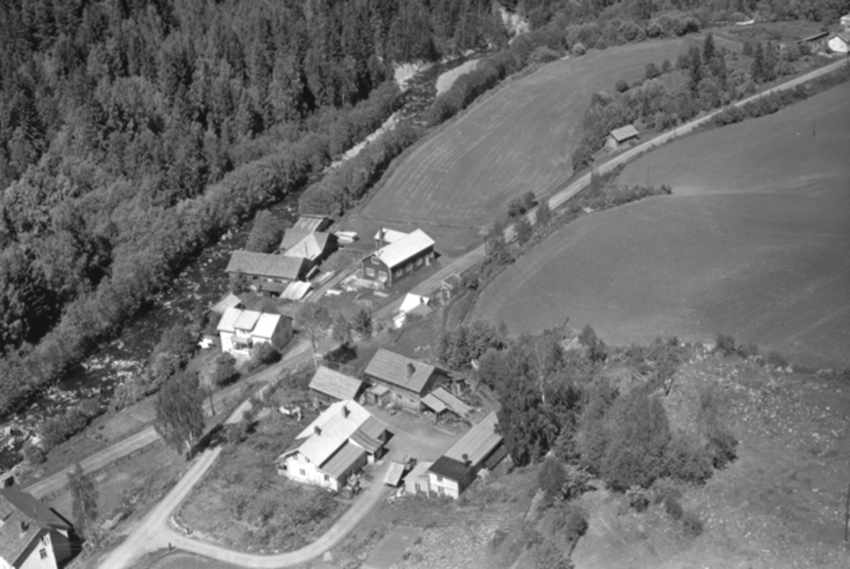Widerøes Flyveselskap A/S, Flyfoto av Berger sag, Lindsveen gard, Brumunddal.
