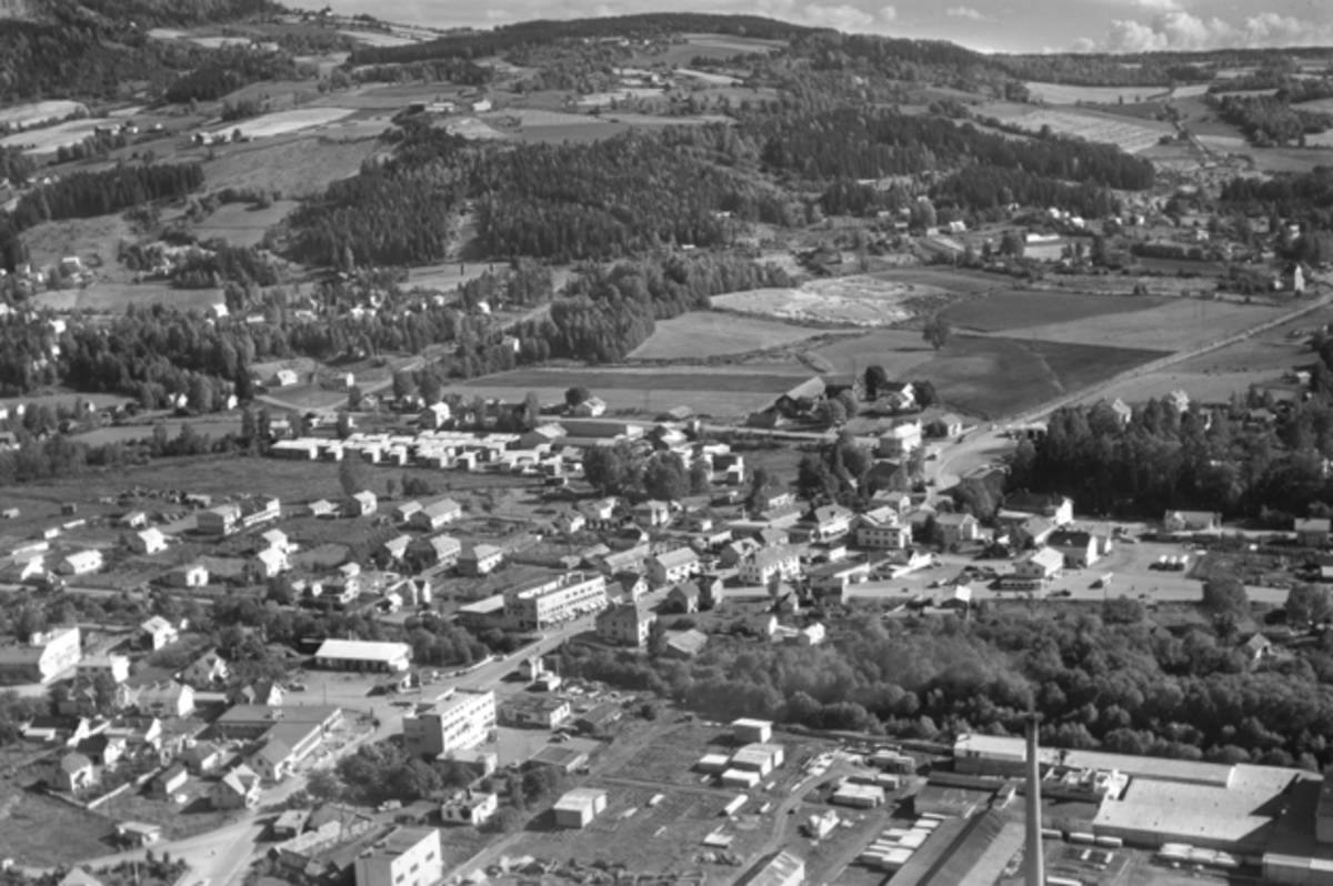 Widerøes Flyveselskap A/S, Flyfoto av Brumunddal sentrum.