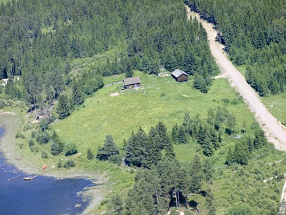 Widerøes Flyveselskap A/S, Flyfoto av småbruk, Jessnes, Ringsaker.