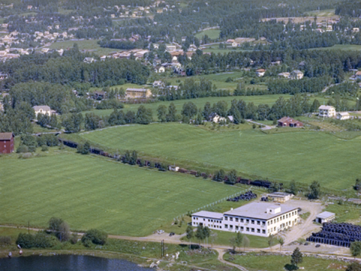 Widerøes Flyveselskap A/S, Flyfoto av Stela fabrikker, Nerkvern, Brumunddal.