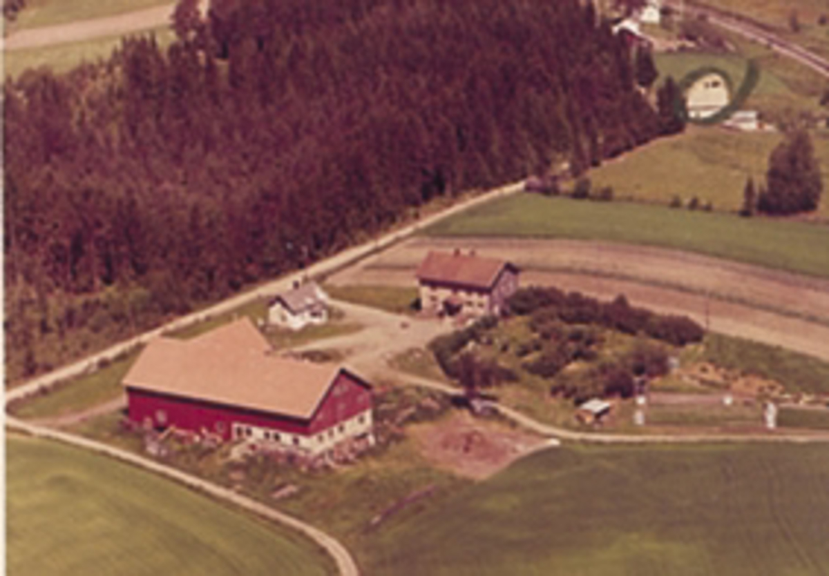 Widerøes Flyveselskap A/S, Flyfoto av Tjernli, Brumunddal.