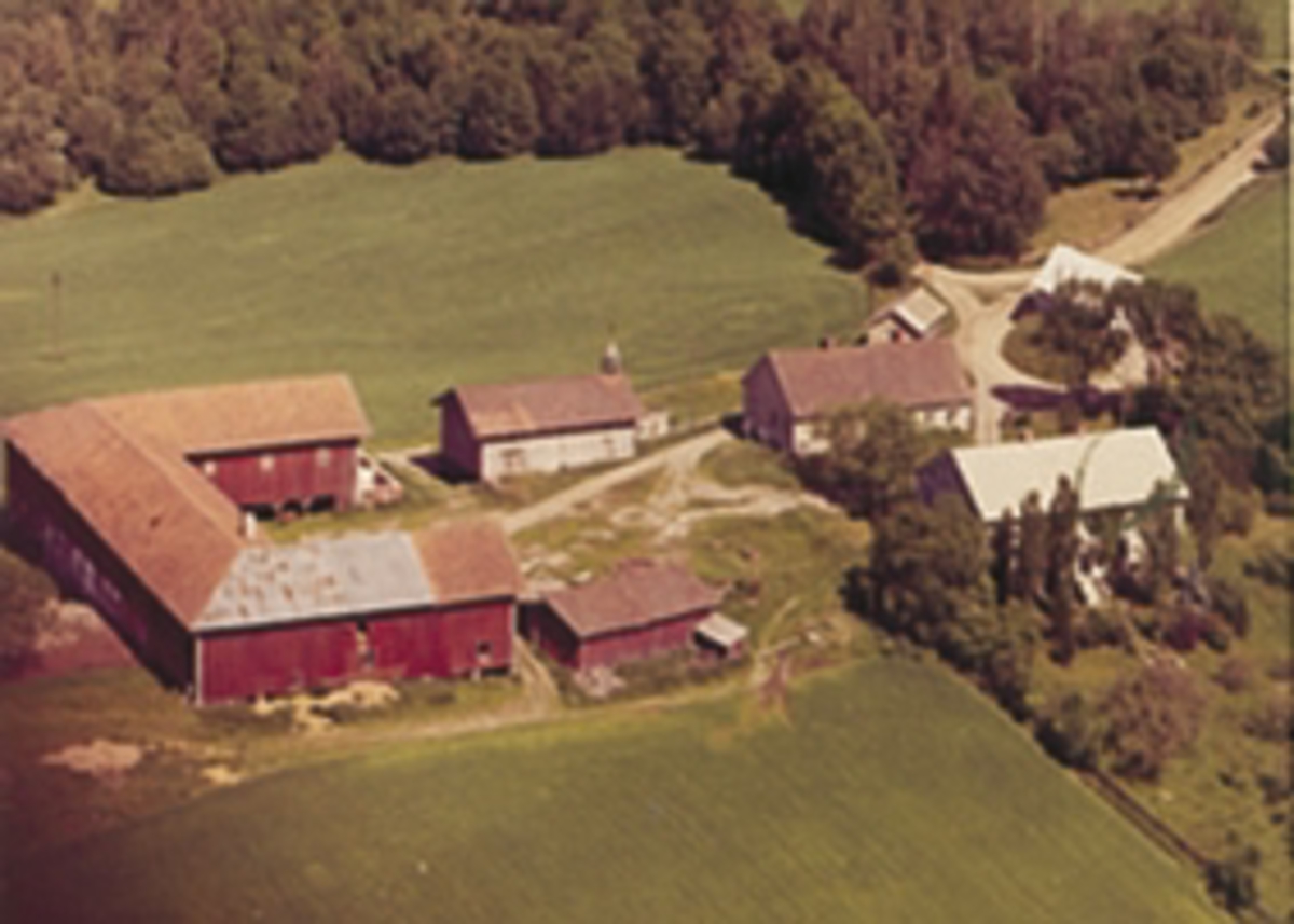 Widerøes Flyveselskap A/S, Flyfoto av Mørkved store, Brumunddal.