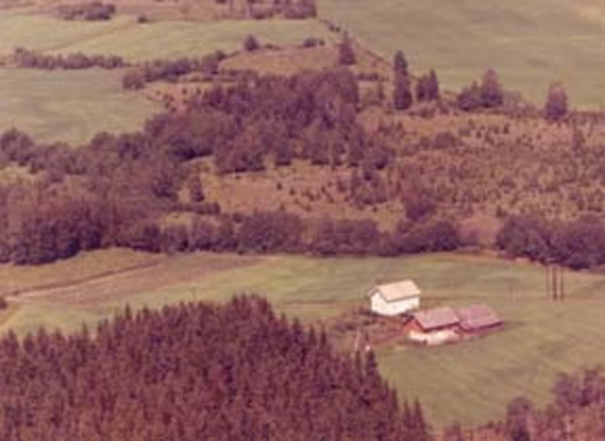 Widerøes Flyveselskap A/S, Flyfoto av ukjent sted, Furnes, Ringsaker.