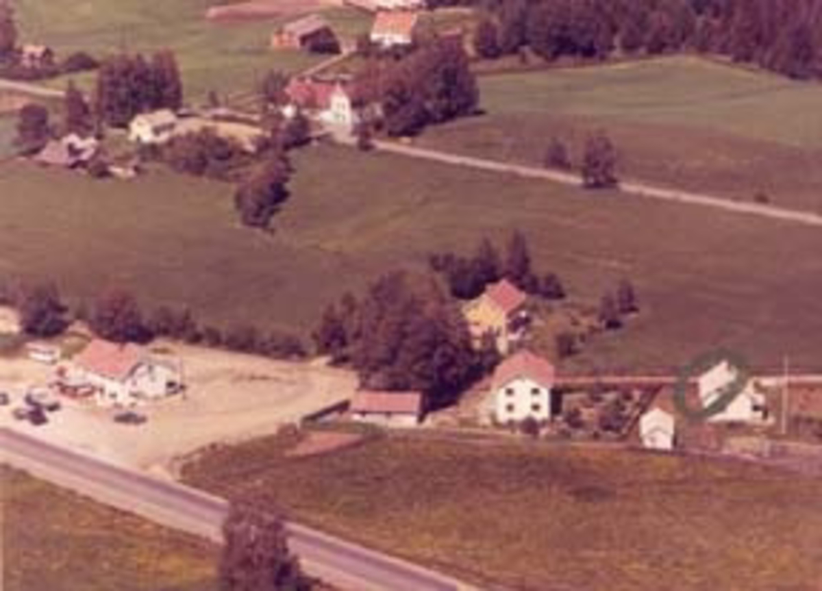 Widerøes Flyveselskap A/S, Flyfoto av Sanbakken kafe, Solgård, Furnes, Ringsaker.