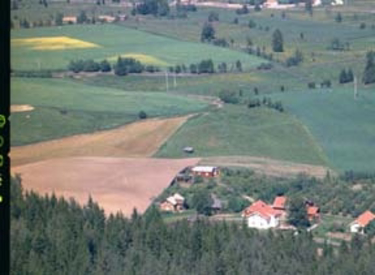 Widerøes Flyveselskap A/S, Flyfoto av ukjent sted, Furnes, Ringsaker.