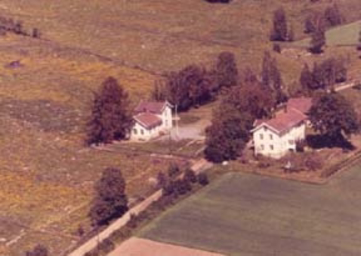 Widerøes Flyveselskap A/S, Flyfoto av Gaalaas gamle skole, Furnes, Ringsaker.