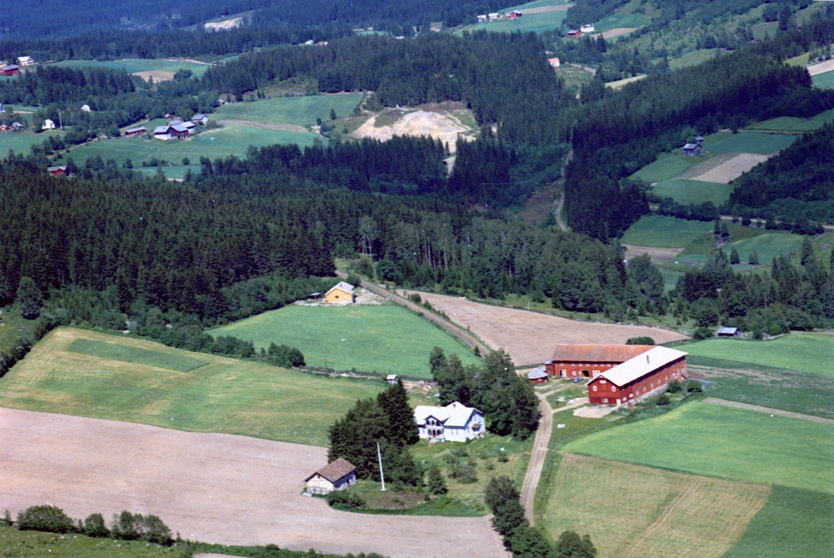 Widerøes Flyveselskap A/S, Flyfoto av Pinnerud gard, Furnes, Ringsaker.