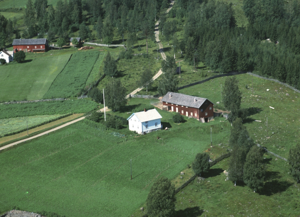 Widerøes Flyveselskap A/S, Flyfoto av Vardebergstuen, Næroset, Ringsaker.