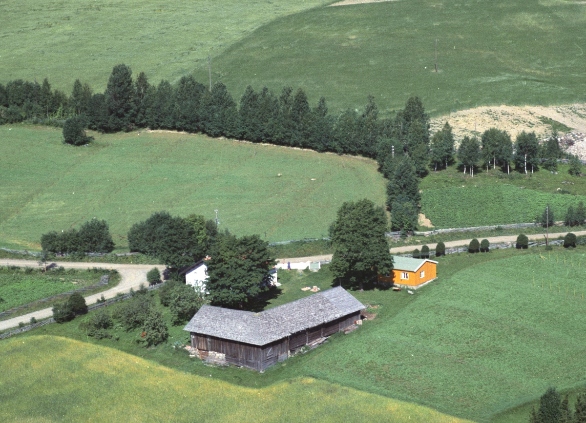 Anno Domkirkeodden, Flyfoto av Fløtlien gard, Ringsaker.