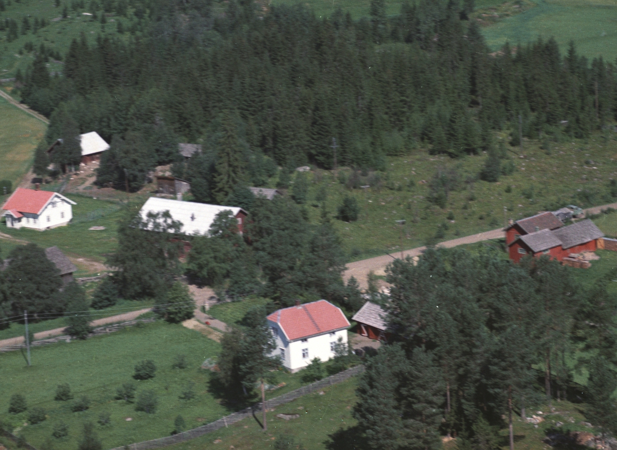 Anno Domkirkeodden, Flyfoto av bebyggelse ved Fløtlivegen, Moelv, Ringsaker.