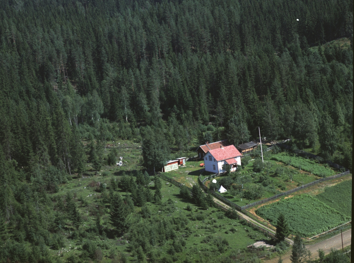 Widerøes Flyveselskap A/S, Flyfoto av Brandvold, Åsmarkvegen, Moelv, Ringsaker.