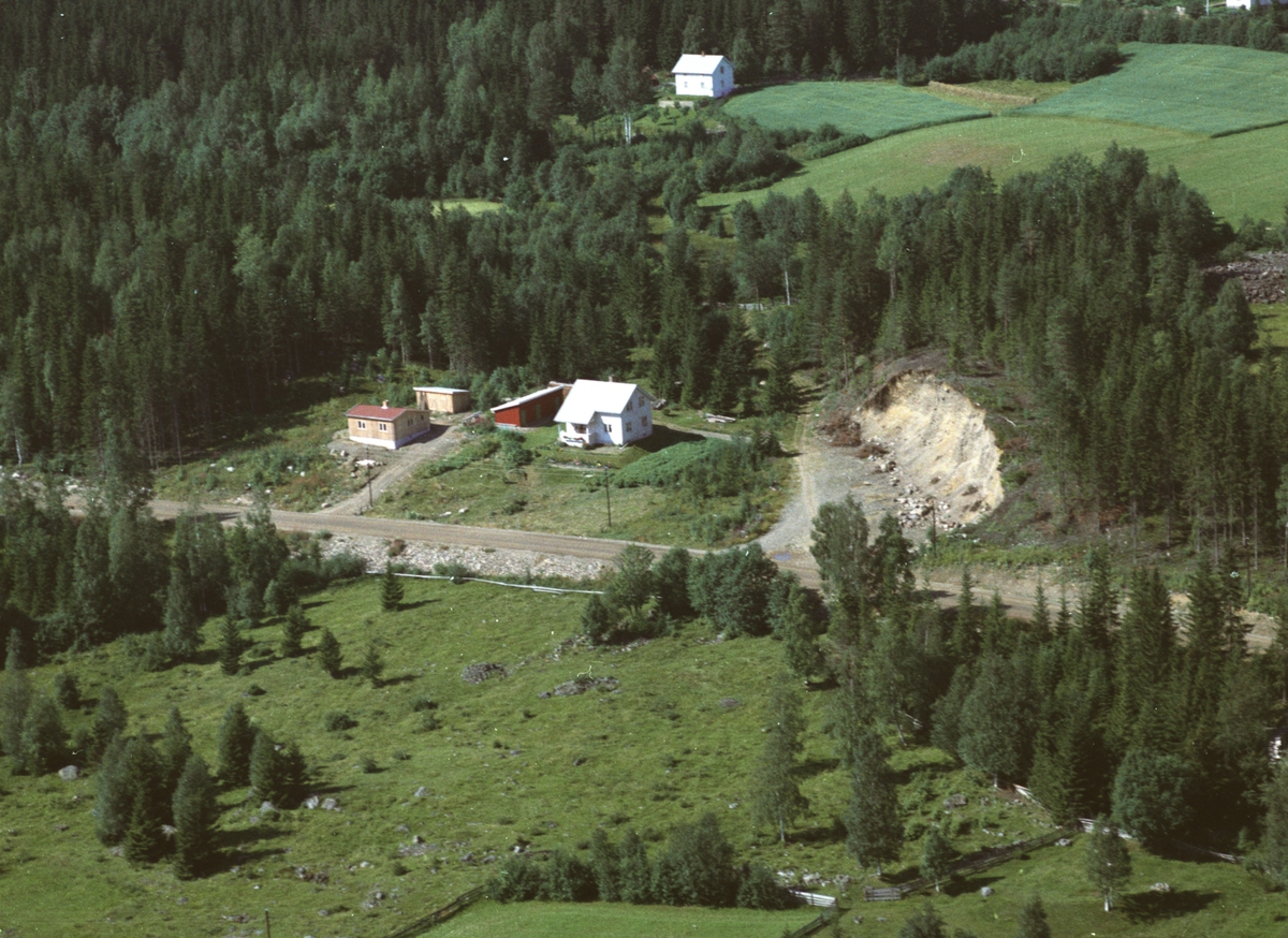 Widerøes Flyveselskap A/S, Flyfoto av Vestvang, Åsmarkvegen, Moelv, Ringsaker.