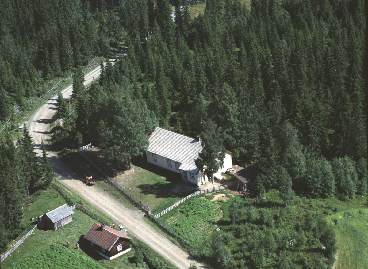 Widerøes Flyveselskap A/S, Flyfoto av Norvang forsamlingslokale, Ring, Ringsaker.