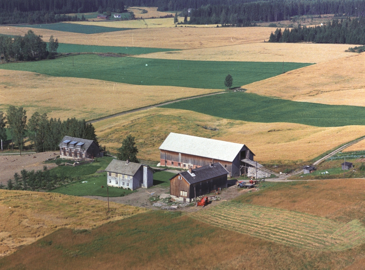 Widerøes Flyveselskap A/S, Flyfoto, Brattberg lille, Gaupen, Ringsaker.
