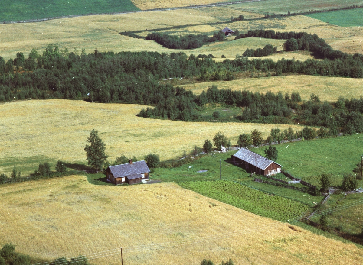 Widerøes Flyveselskap A/S, Flyfoto, Seberg, husmannsplass under Heramb, Gaupen, Ringsaker.