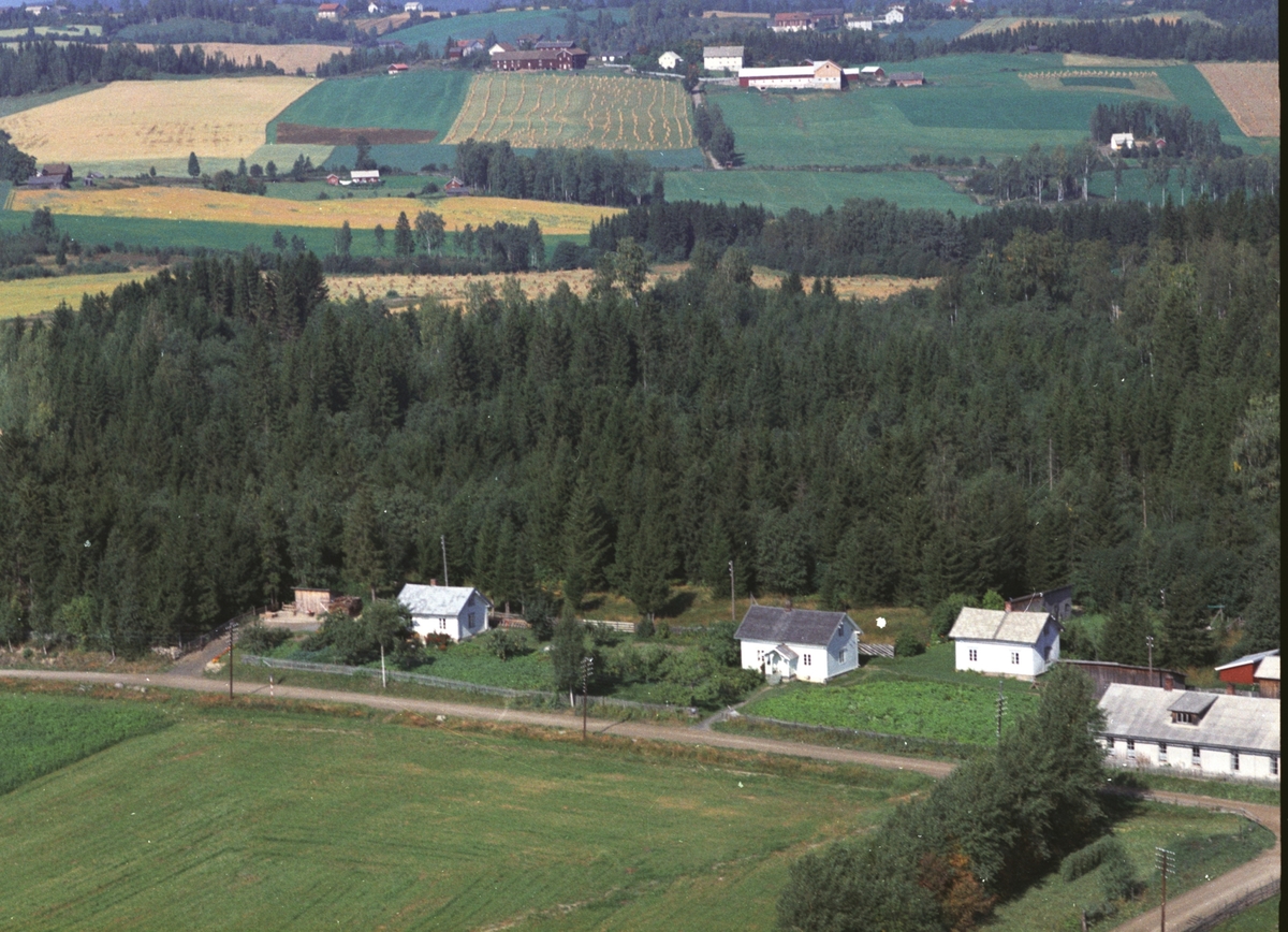 Widerøes Flyveselskap A/S, Flyfoto, Gaven bedehus, boliger, Gaupen, Ringsaker.