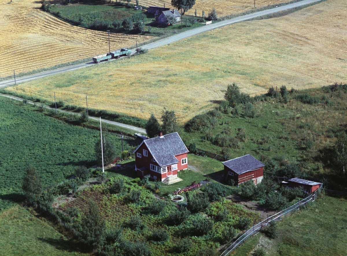 Widerøes Flyveselskap A/S, Flyfoto, Høy, Åshøgda, Ringsaker.