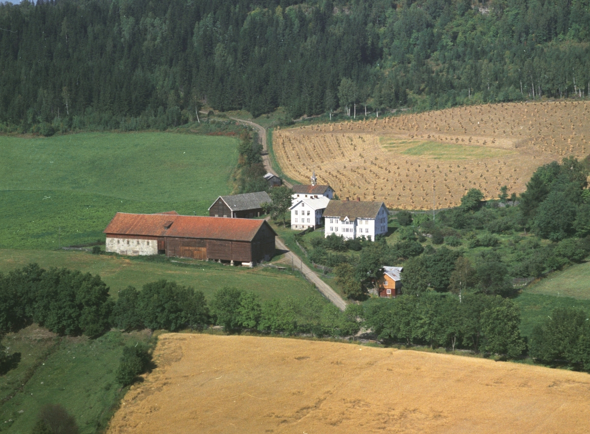 Widerøes Flyveselskap A/S, Flyfoto, Simenstad gard, Rudshøgda, Ringsaker.